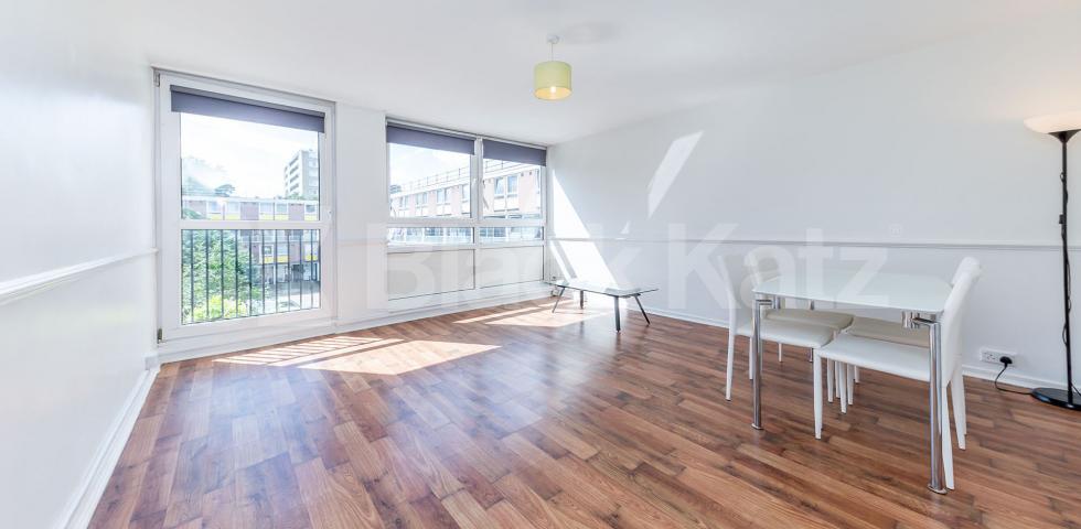 			LARGE 3 /4 BED IN EUSTON!, 4 Bedroom, 1 bath, 1 reception Flat			 Compton Close, EUSTON / CAMDEN
